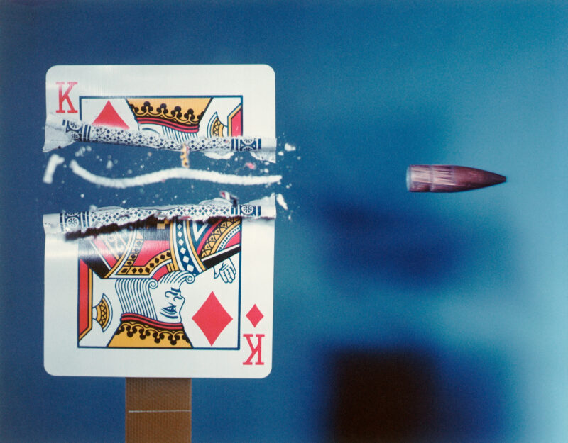American electrical engineer Harold Edgerton (1903–90) invents the xenon flash lamp for strobe photography.